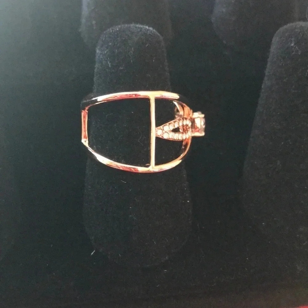 Beautiful Ring Size 8 - image 4